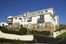 2 bedroom Flat for s...